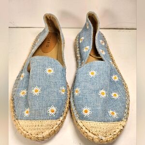 Torrid daisy canvas espadrille slip on shoes size 9WW